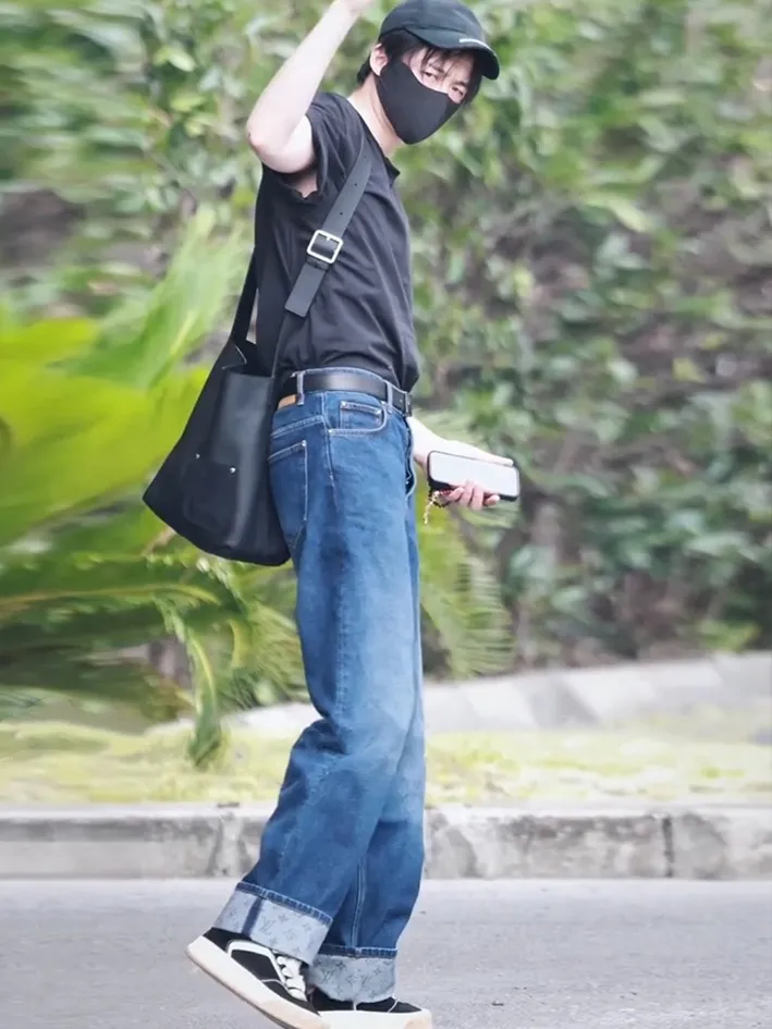 Louis Vuitton/Louis Vuitton cuffed presbyopic skateboard jeans